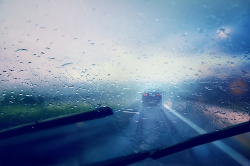 Conducteur sous la pluie