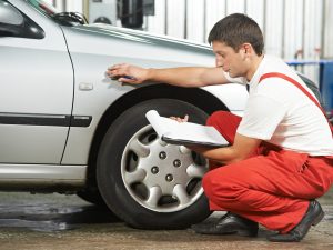 Un contrôleur technique en action