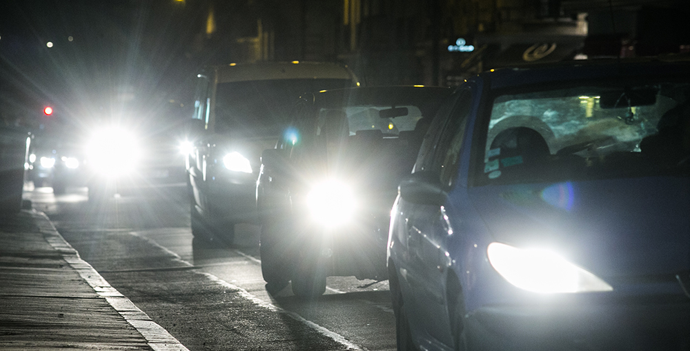 Pourquoi ne pas confondre les feux de croisement et les feux de route ?