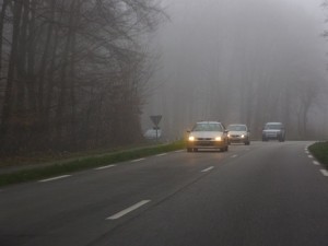 Des journées courtes, les premiers bancs de brouillard, le changement d’heure … Autant de signaux qui doivent inciter les usagers de la route à redoubler de vigilance pour faire face à la mauvaise saison. Particulièrement les plus vulnérables d’entre eux.