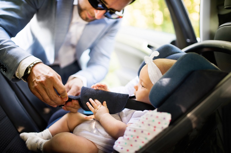 bébé en voiture