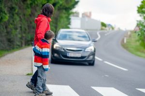 Piétons manifestant leur intention de traverser