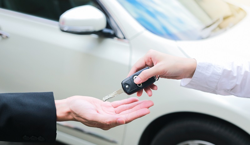 Ventre de voiture échange de clé