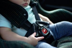 Bébé dans siège auto